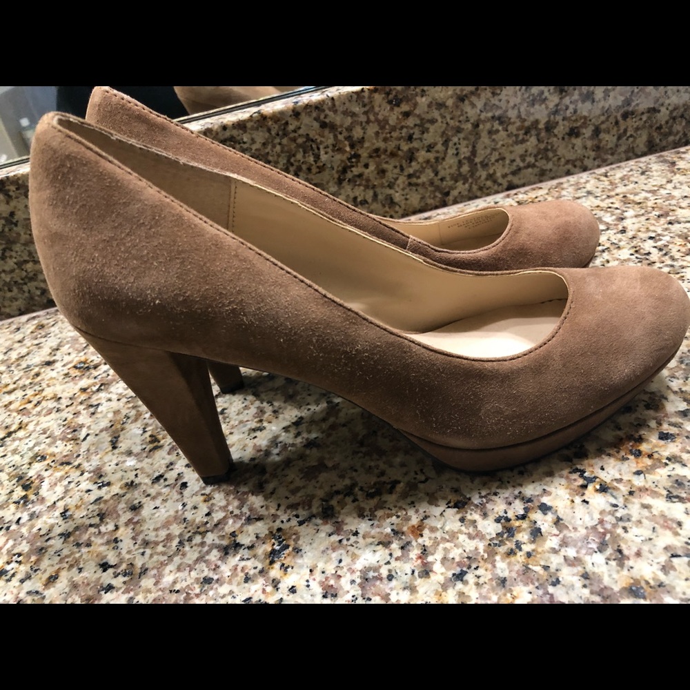 Adrienne Vittadini Suede Pumps Caramel in 7.5